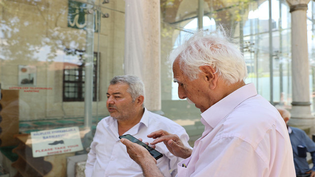 Cami hırsızı pişman oldu! Çaldığı telefonu geri getirdi - Resim: 0