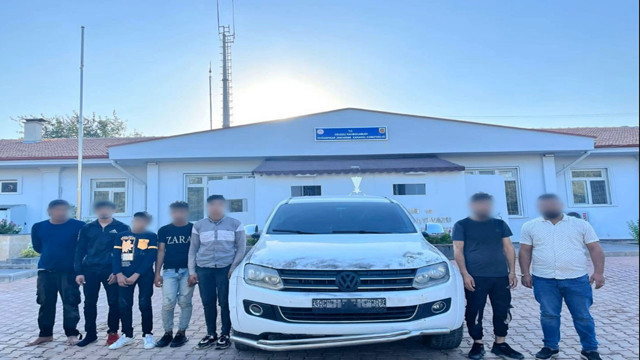 İnsan kaçakçılarının yeni yöntemi1 Polis kılığına giren 13 kaçakçı yakalandı - Resim: 1