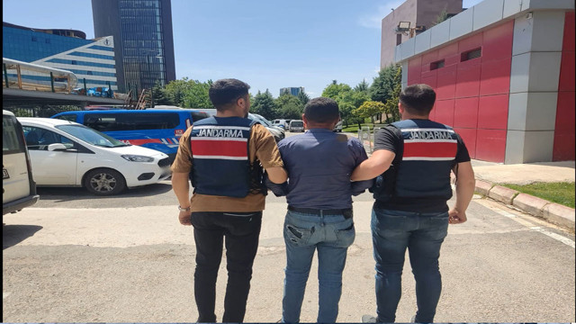 İnsan kaçakçılarının yeni yöntemi1 Polis kılığına giren 13 kaçakçı yakalandı - Resim: 2