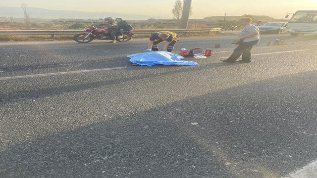 Manisa'da otomobilin çarptığı yaşlı kadın feci şekilde can verdi - Resim: 1