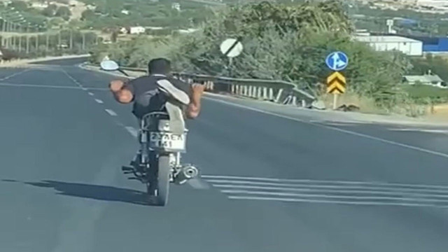 Elazığ'da motosikletli maganda herkesin canını hiçe saydı! Motosikleti yatarak sürdü - Resim: 0