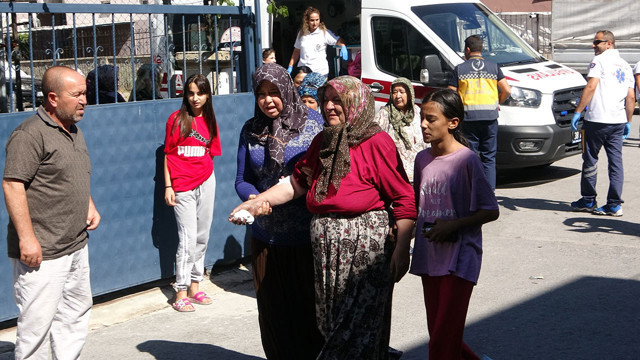 Müstakil ev alev alev yandı! 3'ü çocuk 5 kişi zehirlendi - Resim: 0