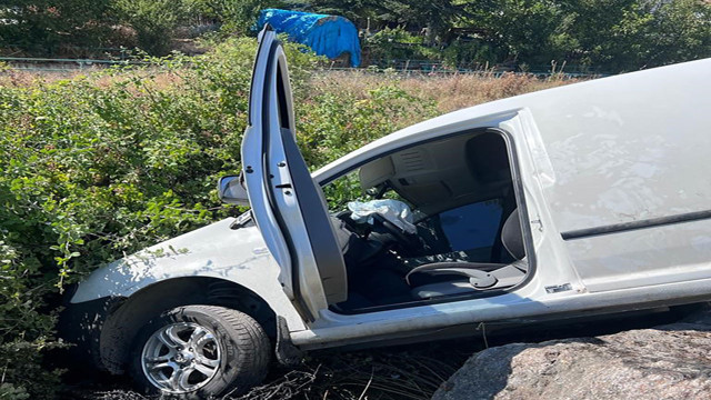 Karabük'te korkunç kaza! Kamyonet şarampole uçtu - Resim: 0
