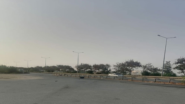 Antalya'da tur minibüsü dehşet saçtı! Önce bariyerlere sonra yaya çarptı: 2 yaralı - Resim: 0