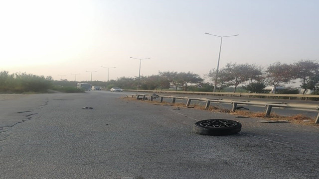 Antalya'da tur minibüsü dehşet saçtı! Önce bariyerlere sonra yaya çarptı: 2 yaralı - Resim: 1