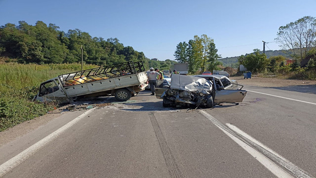 Ordu'da feci kaza! Otomobil ile kamyonet çarpıştı: 1 ölü - Resim: 1