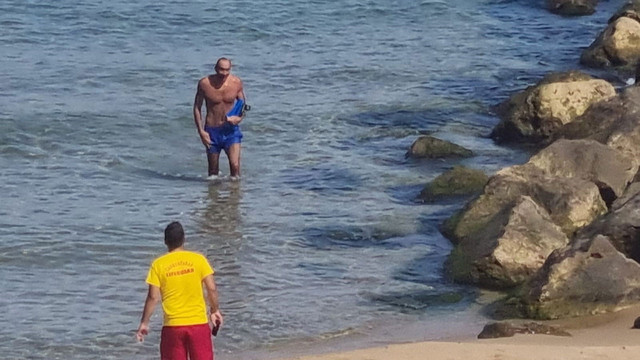 Sinop'ta el frenini çekmeyi unutan sürücünün aracı yokuşta takla attı! - Resim: 2