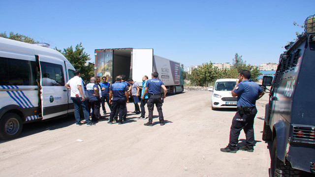 Van'dan Diyarbakır'a getirilen tonlarca faturasız et zabıta ekipleri tarafından ele geçirildi! - Resim: 1