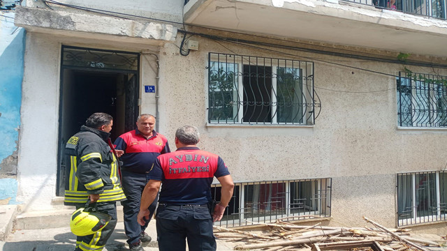 Aydın'da küçük çocuğun oyunu felakete yol açtı! Koltuk tutuştu, yangın çıktı - Resim: 0