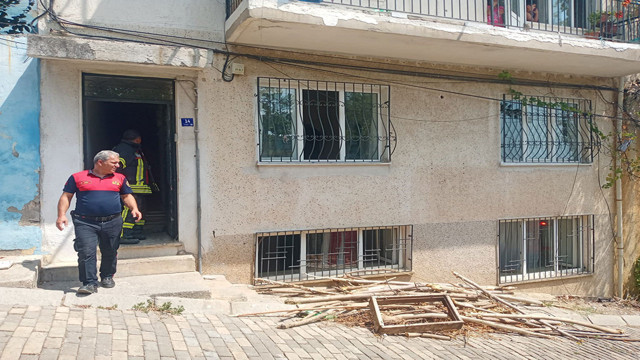 Aydın'da küçük çocuğun oyunu felakete yol açtı! Koltuk tutuştu, yangın çıktı - Resim: 2