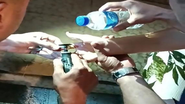 Hatay'da parmağına sıkışan yüzük hastanede çıkmayınca soluğu itfaiyede aldı! - Resim: 1
