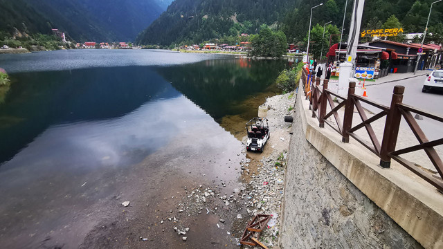 Trabzon'da Arap çift golf arabasından Uzungöl'e düştü! - Resim: 1