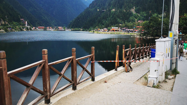 Trabzon'da Arap çift golf arabasından Uzungöl'e düştü! - Resim: 2