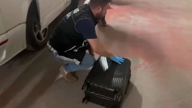 Bursa'da dev uyuşturucu operasyonu! 36 bin 500 uyuşturucu hapın ele geçirildiği anlar polis kamerasında - Resim: 0