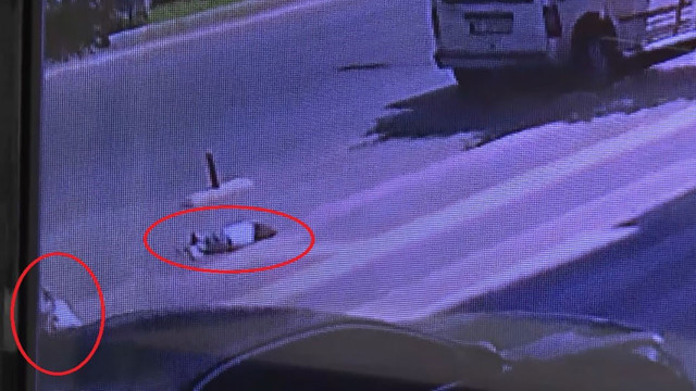 Diyarbakır'da feci kaza! Anne ve çocuğa ticari araç çarptı - Resim: 0