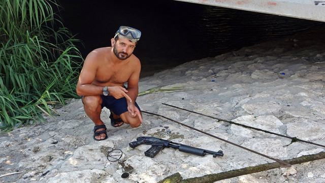 Antalya'da su altından madeni para çıkartan şahıs çayda bulduğuyla herkesi şaşırttı! - Resim: 1