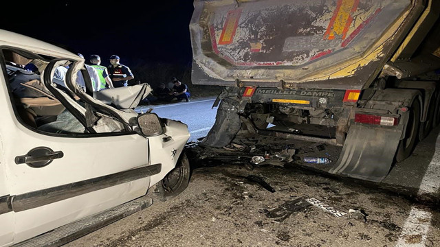 Silivri'de hafif ticari araç ve hafriyat kamyonu çarpıştı! Olay yerine gelen jandarma personeline de alkollü sürücü çarptı - Resim: 2