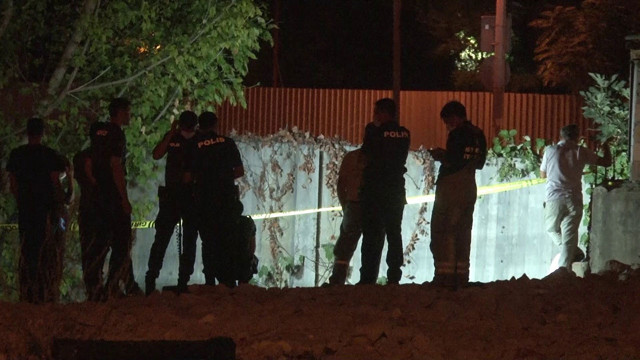 Bağcılar'da bir grup genç oynadıkları arsada dehşeti yaşadı! Kuyuda çürümüş ceset buldular - Resim: 1