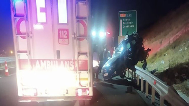 İzmir'de acı kaza! İki otomobil birbirine girdi: 2 kişi öldü, 2 kişi ağır yaralandı - Resim: 0