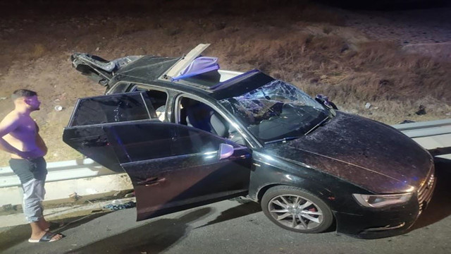 İzmir'de acı kaza! İki otomobil birbirine girdi: 2 kişi öldü, 2 kişi ağır yaralandı - Resim: 1