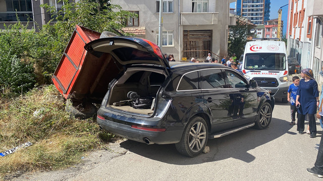 Kastamonu'da ölümün eşiğinden dönüldü! Cip önce otomobil ile römorka çarptı, sonra istinat duvarını yıktı - Resim: 1