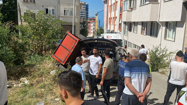 Kastamonu'da ölümün eşiğinden dönüldü! Cip önce otomobil ile römorka çarptı, sonra istinat duvarını yıktı - Resim: 2