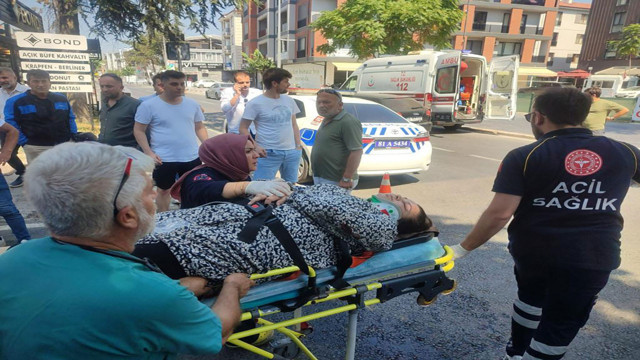 Düzce'de feci kaza! Otomobil ve ticari araç birbirine girdi: 1'i bebek 5 kişi yaralandı - Resim: 0