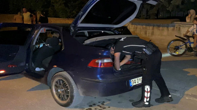 Konya'da arama yapılan şüpheli araçta  36 adet ruhsatsız tabanca ele geçirildi - Resim: 2