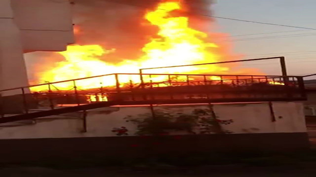 Prizde unutulan şarj felakete yol açtı! Ev cayır cayır yandı - Resim: 0