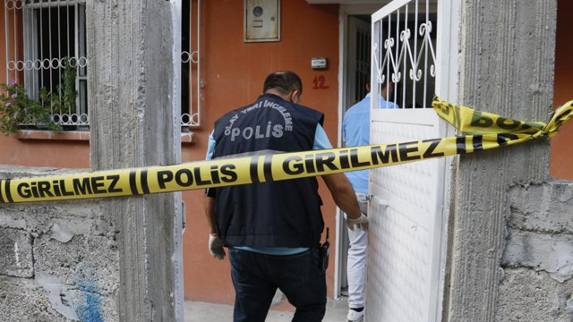 55 yıllık evlilik cinayetle bitti! Acılı evlat Adli Tıp önünde konuştu: Annemin ölmesini beklemiş - Resim: 1