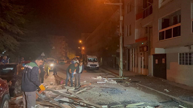 Eskişehir'de apartmanda patlama oldu! Bir kişi balkon camından uçtu - Resim: 2
