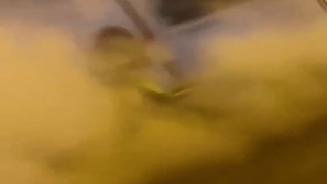 Kamyonetle gelen bir grup gençten anlamsız hareket! Durakta bekleyen adama yangın tüpü sıktılar - Resim: 2