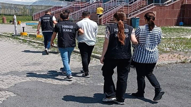 Kars'ta uyuşturucu tacirlerine geçit verilmedi! 13 şüpheli isim tutuklandı - Resim: 0