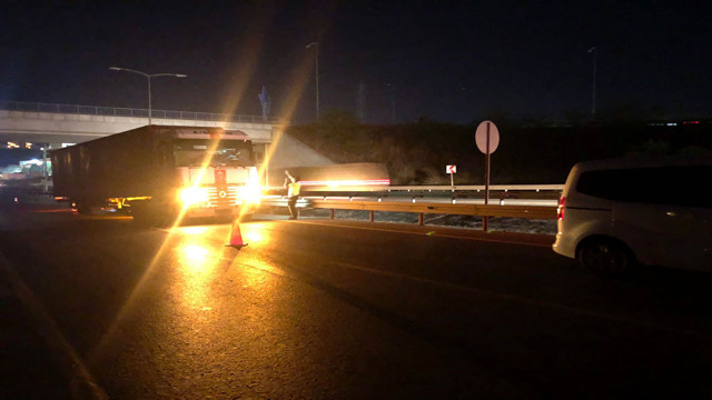 Bursa'da zincirleme kazaya müdahale eden polislere alkollü sürücü çarptı! - Resim: 1