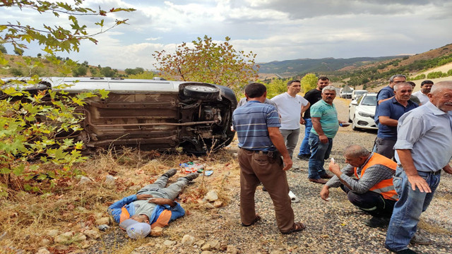 Adıyaman'da ticari araç ve otomobil birbirine girdi! Kazada 4 kişi yaralandı - Resim: 0