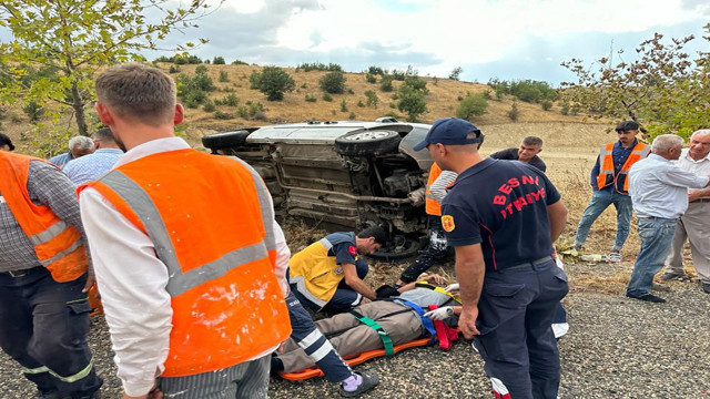 Adıyaman'da ticari araç ve otomobil birbirine girdi! Kazada 4 kişi yaralandı - Resim: 1