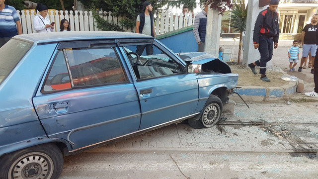 Sakarya'da feci kaza! Ticari taksi ile otomobil çarpıştı: 1 yaralı - Resim: 1
