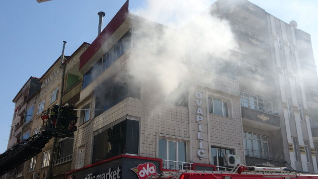 Samsun'da yanan ofis çarşı esnafını korkuttu! - Resim: 0