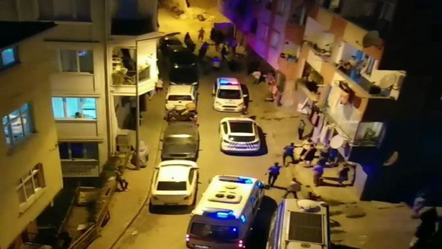 Kağıthane'de 'arabama sürttün' kavgasını polis biber gazıyla ayırdı! İki grup birbirine girdi, sokak karıştı - Resim: 0