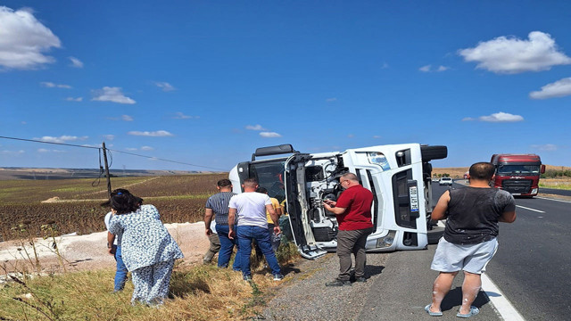 Tekirdağ'da kontrolden çıkan tır yan yattı! - Resim: 0