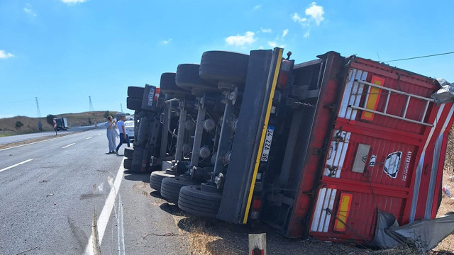Tekirdağ'da kontrolden çıkan tır yan yattı! - Resim: 1