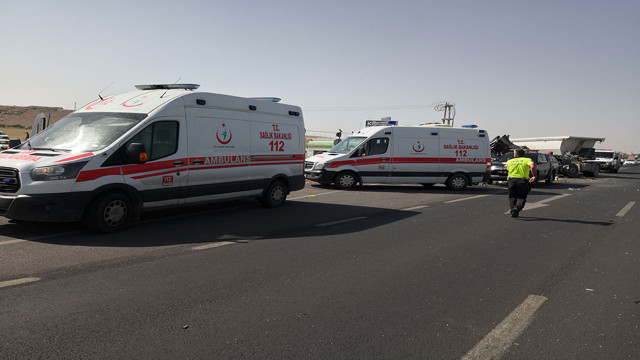 Aksaray'da korkunç kaza! 2 tır ve 1 kamyon birbirine girdi: 2 yaralı - Resim: 2