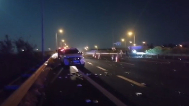 Gaziantep'te zincirleme kaza! 3 araç birbirine girdi: 2 ölü, 10 yaralı - Resim: 0