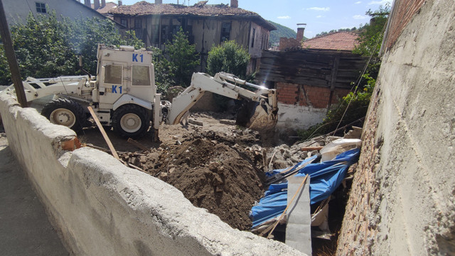 'Babam bahçeye bomba gömmüş!' Kastamonu'da polisi harekete geçiren ihbar kazı başlatıldı - Resim: 0