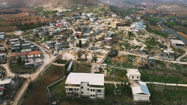 Evinin balkonunda eşinin gözü önünde silahlı saldırıya uğradı! - Resim: 1