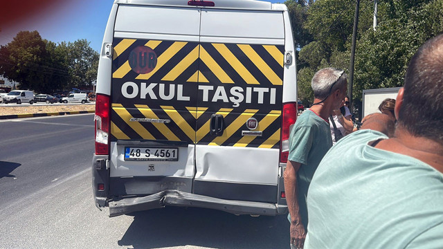 Muğla'da kamyonet, öğrenci servisine çarptı: 7 yaralı - Resim: 0
