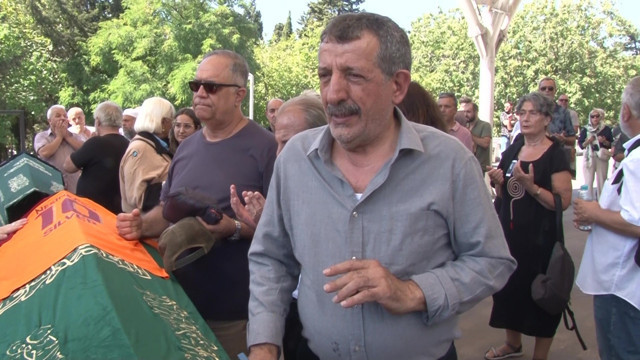 Oyuncu Ünal Silver son yolculuğuna uğurlandı yakınları gözyaşlarına boğuldu - Resim: 2