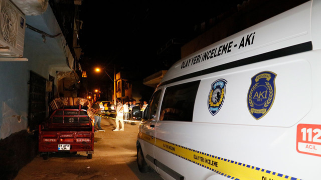 Adana'da kan donduran cinayet! Zile basıp balkona çıkardıkları adamın kafasına sıktılar! - Resim: 1