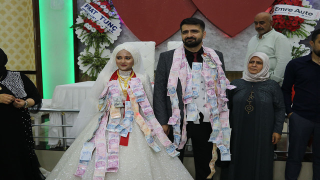 Bu aşk filmlerdekini aratmadı! Hindistanlı kız aşkı için Batman'a gelin geldi - Resim: 0