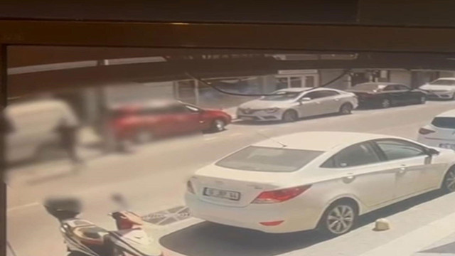 Kardeşini öldüren kişiyi sokak ortasında kurşuna dizdi! O anlar güvenlik kamerasına saniye saniye yansıdı - Resim: 1